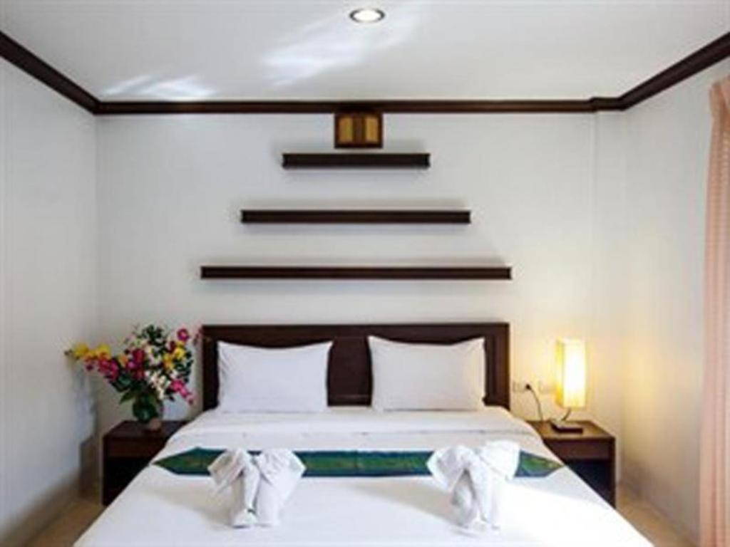 Triple Rund Place Hotel Patong Exteriör bild