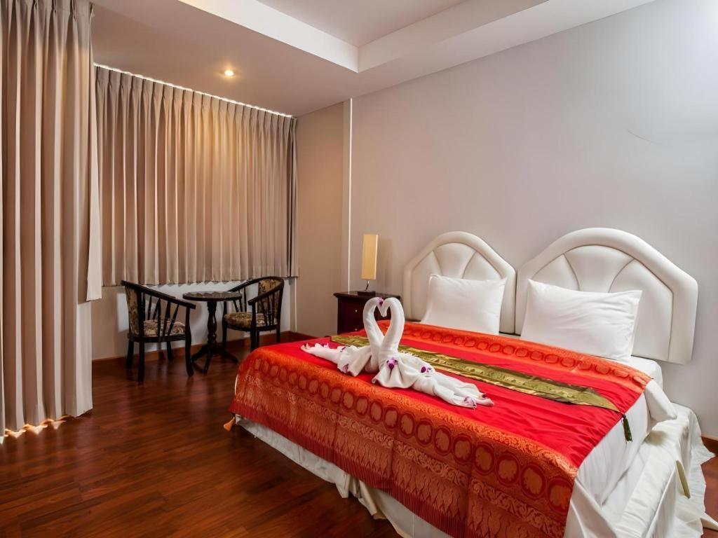 Triple Rund Place Hotel Patong Exteriör bild