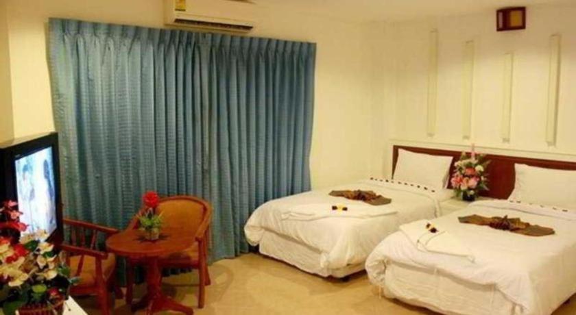 Triple Rund Place Hotel Patong Exteriör bild