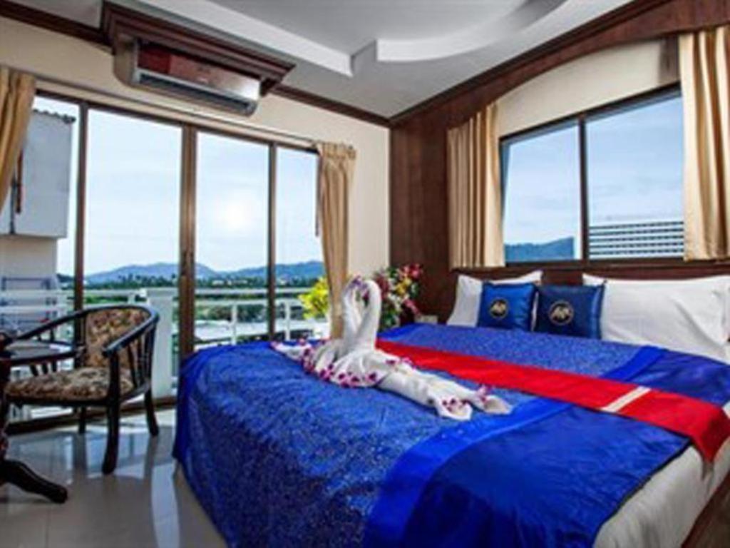 Triple Rund Place Hotel Patong Exteriör bild