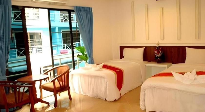 Triple Rund Place Hotel Patong Exteriör bild