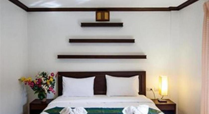 Triple Rund Place Hotel Patong Exteriör bild