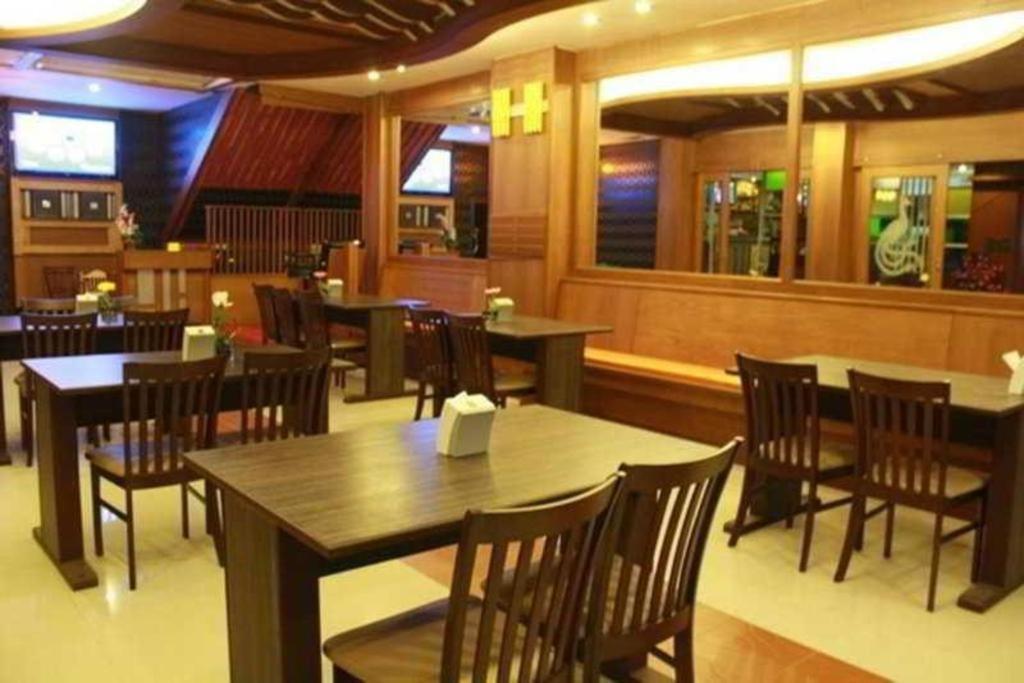 Triple Rund Place Hotel Patong Exteriör bild