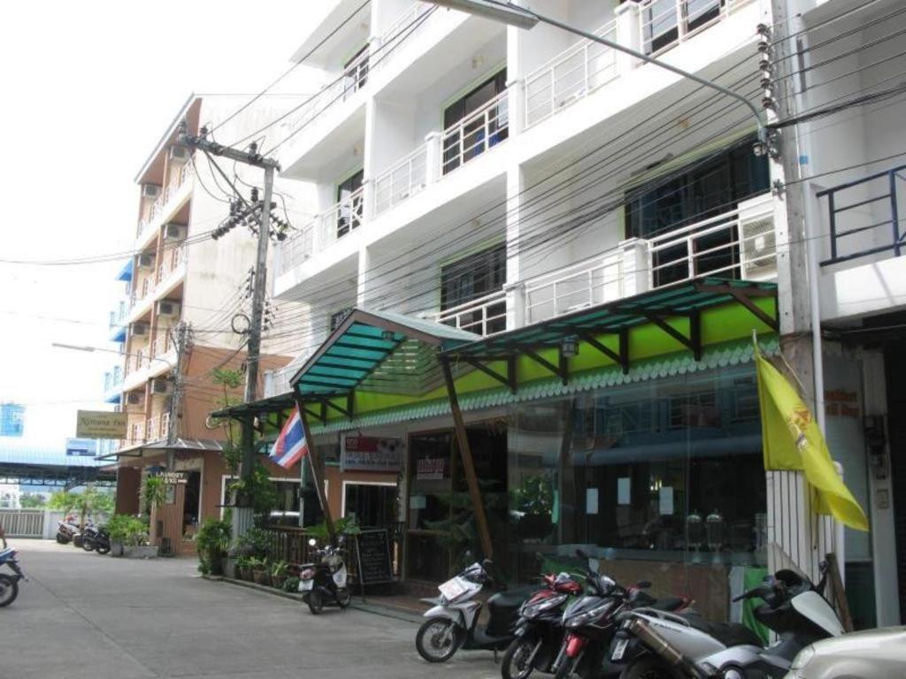 Triple Rund Place Hotel Patong Exteriör bild